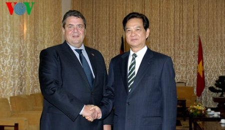 Premierminister Nguyen Tan Dung empfängt Bundesvizekanzler